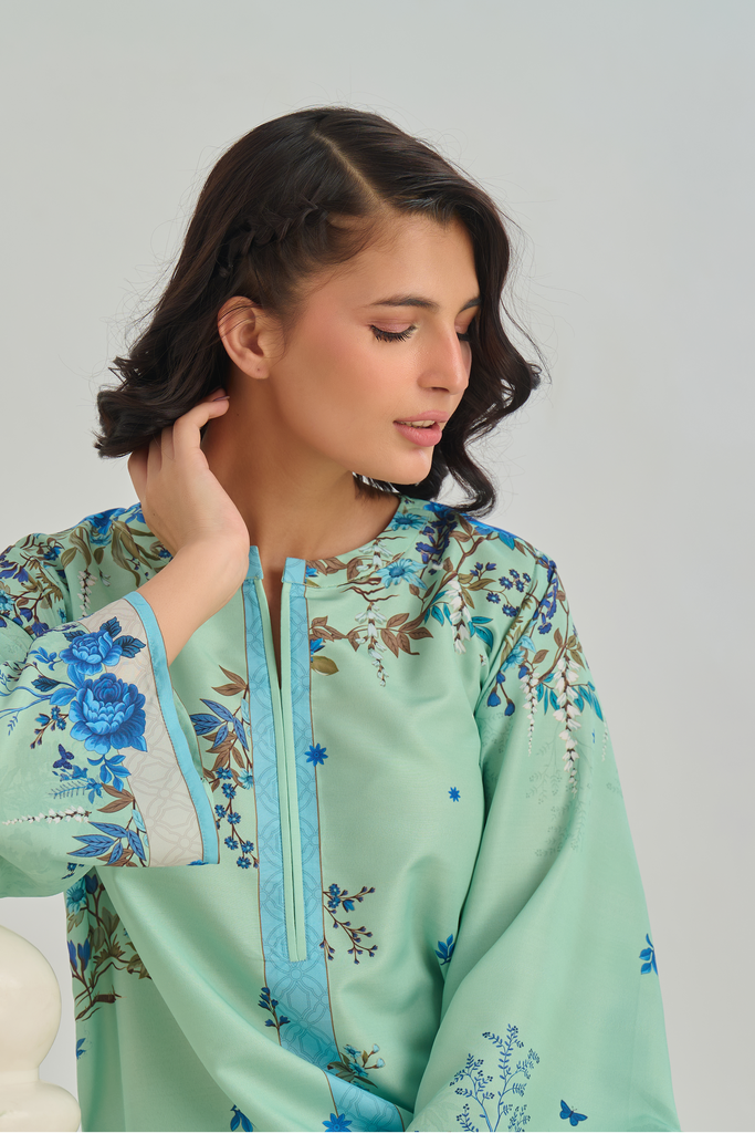 Why an Embroidered Dress Still Outshines Every Other Outfit